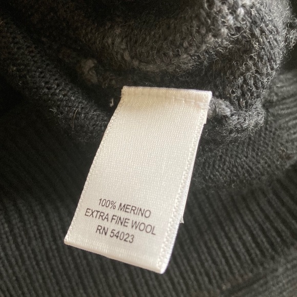 Banana Republic zip up sweater, 100% merino wool - Picture 5 of 7